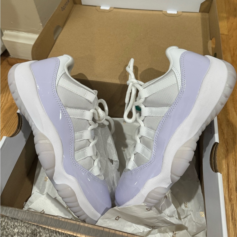 Women’s Air Jordan 11 retro low “pure violet”